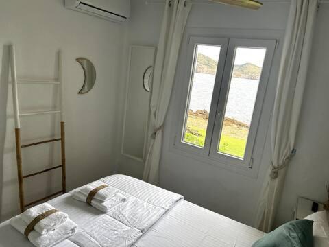 Miravent Terraza Y Jardin Frente Al Mar Menorca Apartment Fornells  Ngoại thất bức ảnh