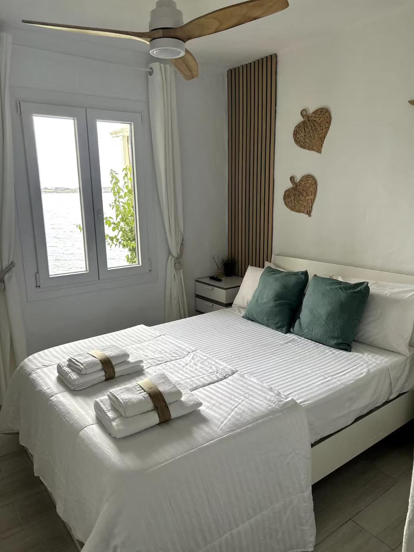 Miravent Terraza Y Jardin Frente Al Mar Menorca Apartment Fornells  Ngoại thất bức ảnh